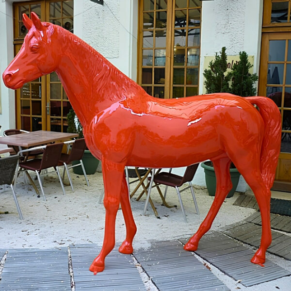 Statue de cheval en résine colorée design