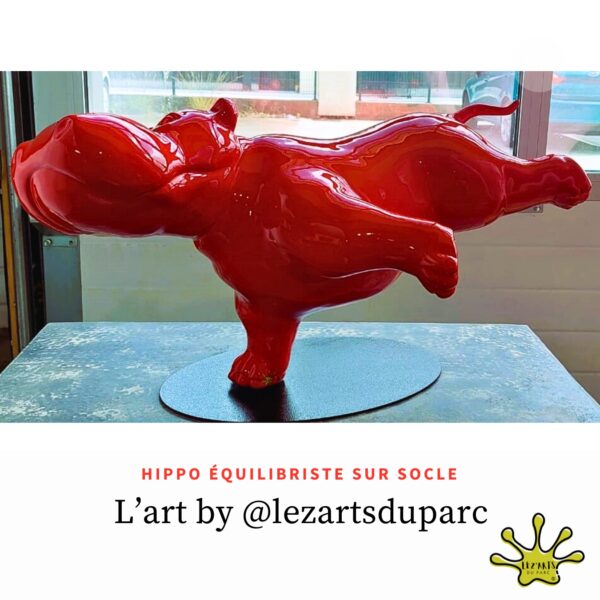 STATUE HIPPOPOTAME EQUILIBRISTE SUR SOCLE