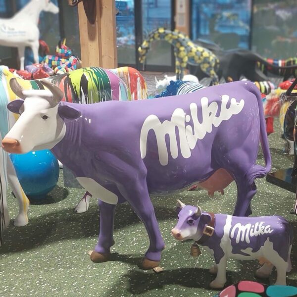 VACHE EN RESINE MILKA GRANDEUR NATURE