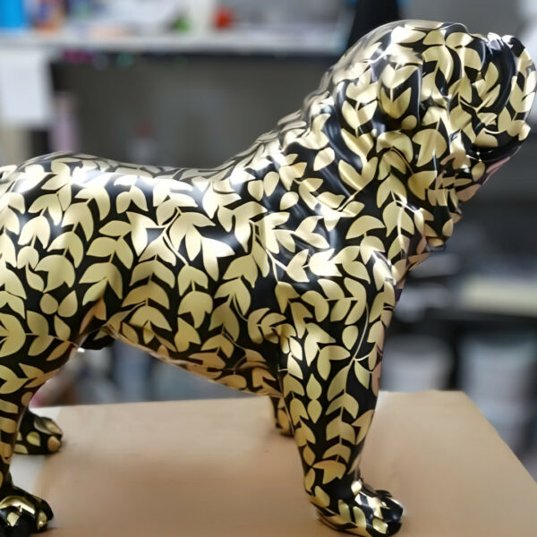 STATUE CHIEN EN RESINE FEUILLES DOREES