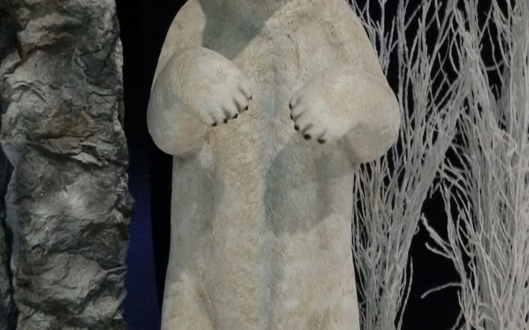 Statue en résine ours blanc debout réaliste