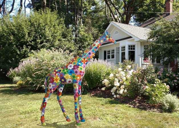 Statue de girafe en résine XXL fleurs