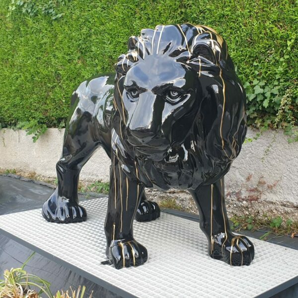 LION EN RESINE NOIR TRASH OR