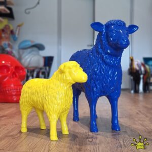 MOUTON EN RESINE BLEU DESIGN