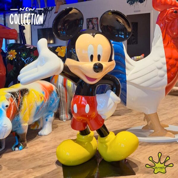 STATUE DE MICKEY GEANT SUR SOCLE