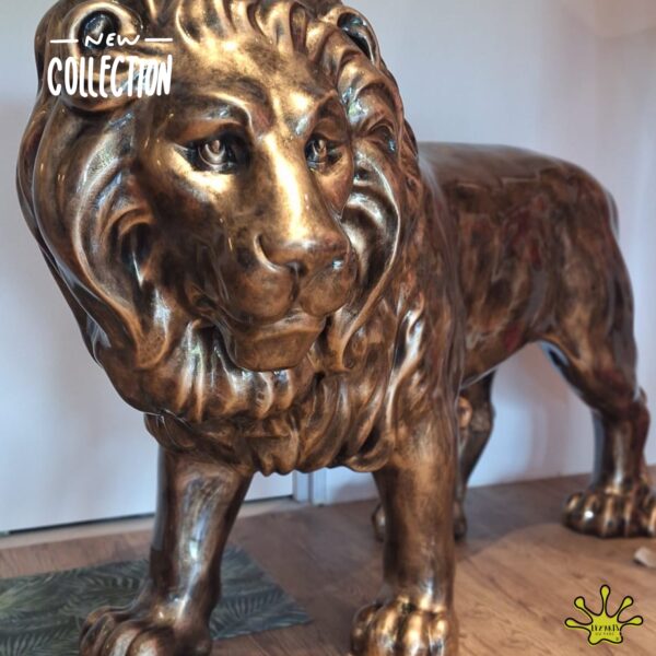 LION EN RESINE PATINE DORE