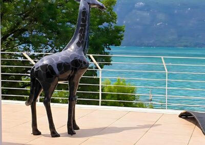 GIRAFE NOIRE ET GRISE
