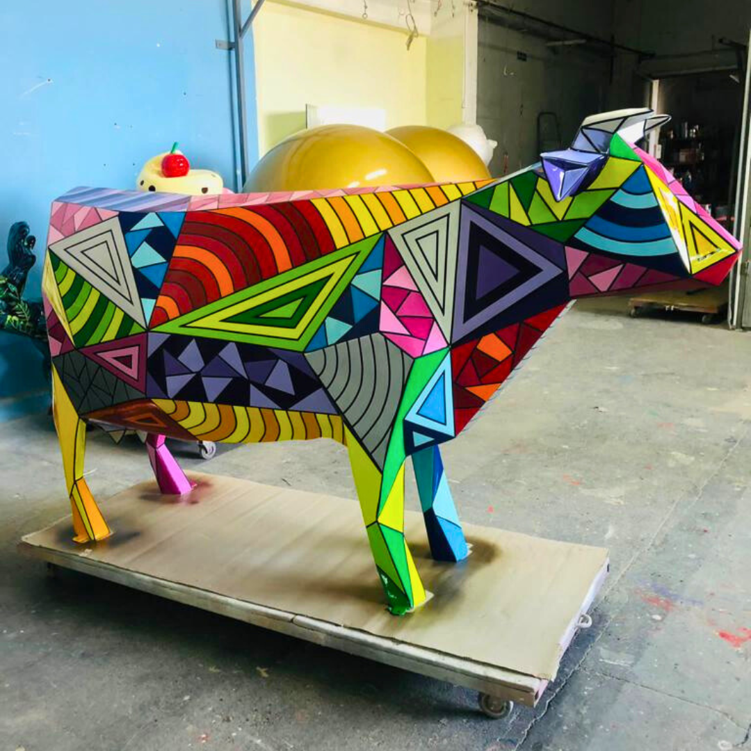 STATUE DE VACHE ORIGAMI MULTICOLORE ARTISTIQUE STATUE DE VACHE ORIGAMI MULTICOLORE ARTISTIQUE