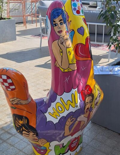 STATUE DE MAIN EN RESINE POP ART
