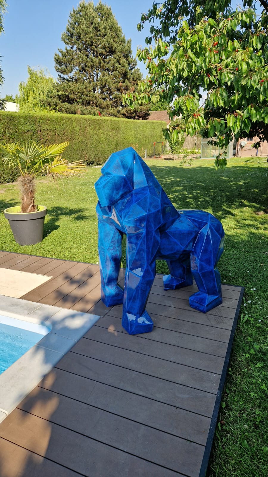 GORILLE EN RESINE BLEU PATINE