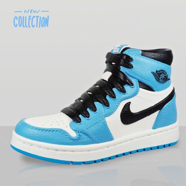 STATUE EN RESINE DE CHAUSSURE BASKET DE MARQUE