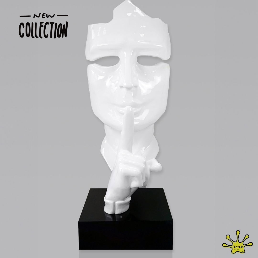 STATUE DE MASQUE EN RESINE BLANC SUR SOCLE NOIR