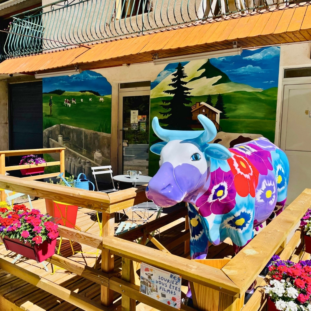 LAITERIE RISSOAN 26 STATUE EN RESINE COW PARADE PENSEES LAITERIE RISSOAN 26