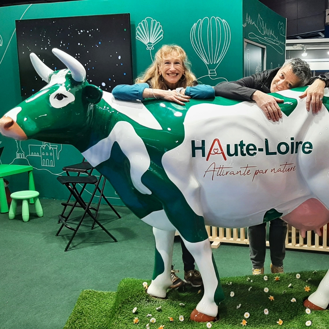 DEPARTEMENT HAUTE LOIRE SALON AGRICULTURE 43 STATUE DE VACHE EN RESINE DEPARTEMENT HAUTE LOIRE SALON AGRICULTURE 43