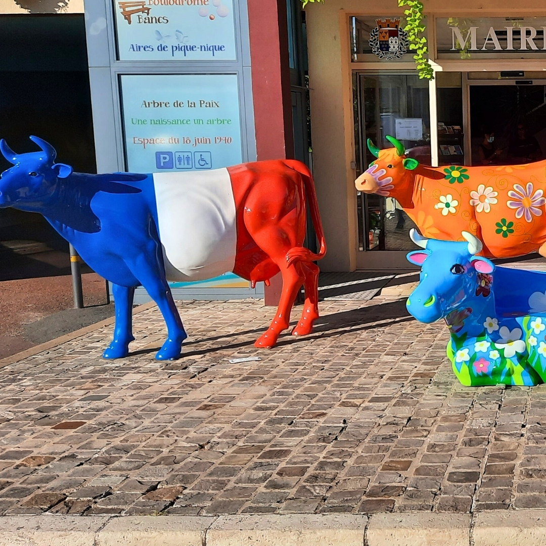 COMMUNAUTE COMMUNES VAL YERES 28 STATUES DE VACHES EN RESINE COMMUNAUTE COMMUNES VAL YERES 28