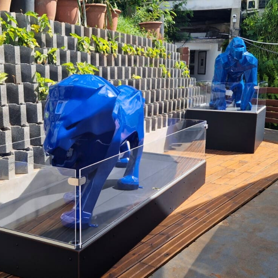 HOTEL LE CARIBOU MAMOUDZOU MAYOTTE STATUES EN RESINE HOTEL LE CARIBOU MAMOUDZOU MAYOTTE