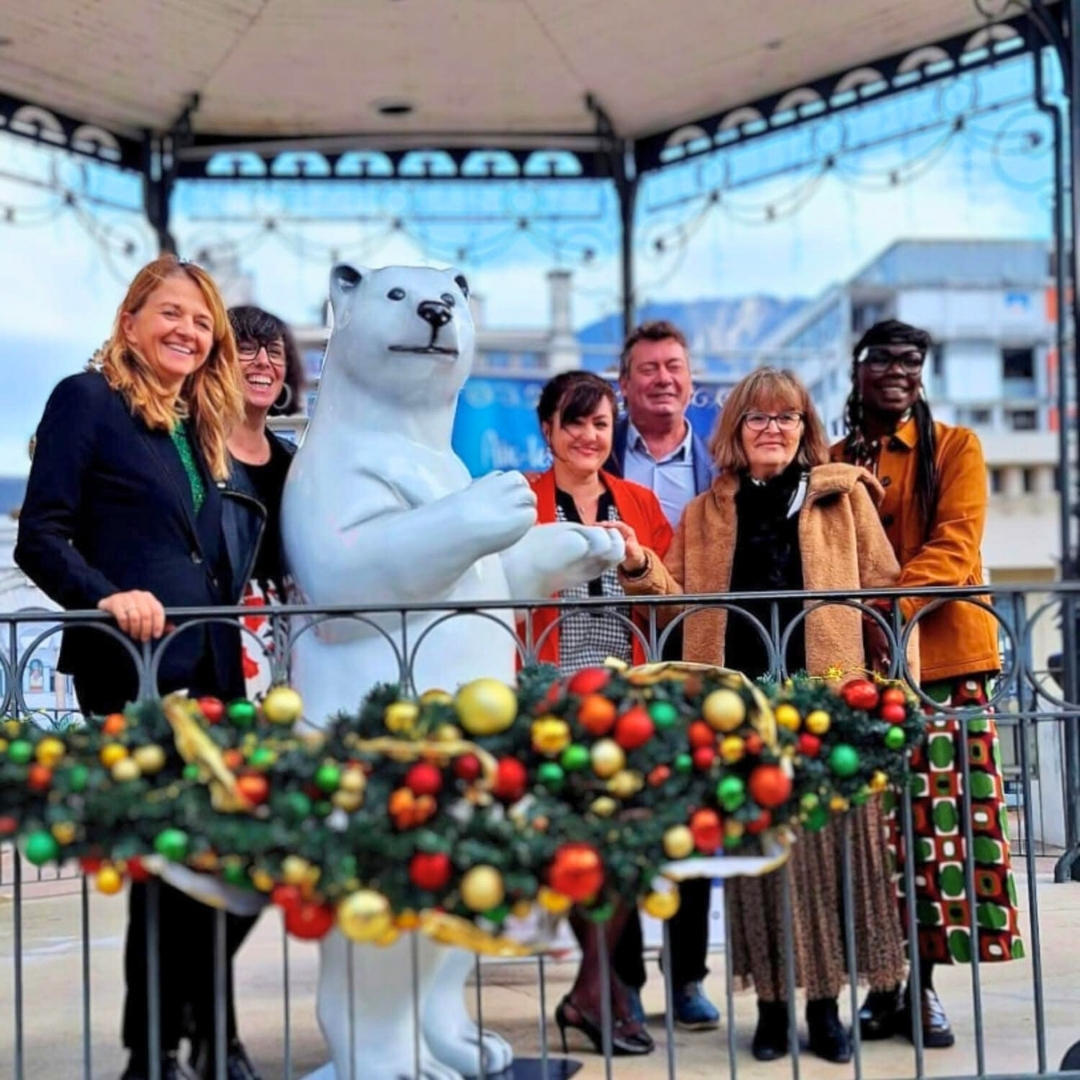 VILLE AIX LES BAINS 73 STATUE EN RESINE OURS DEBOUT VILLE AIX LES BAINS 73