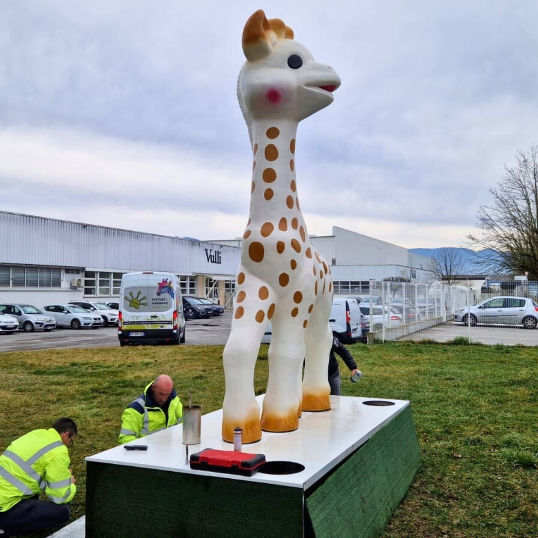VULLI RUMILLY 74 STATUE SUR MESURE SOPHIE LA GIRAFE VULLI RUMILLY 74