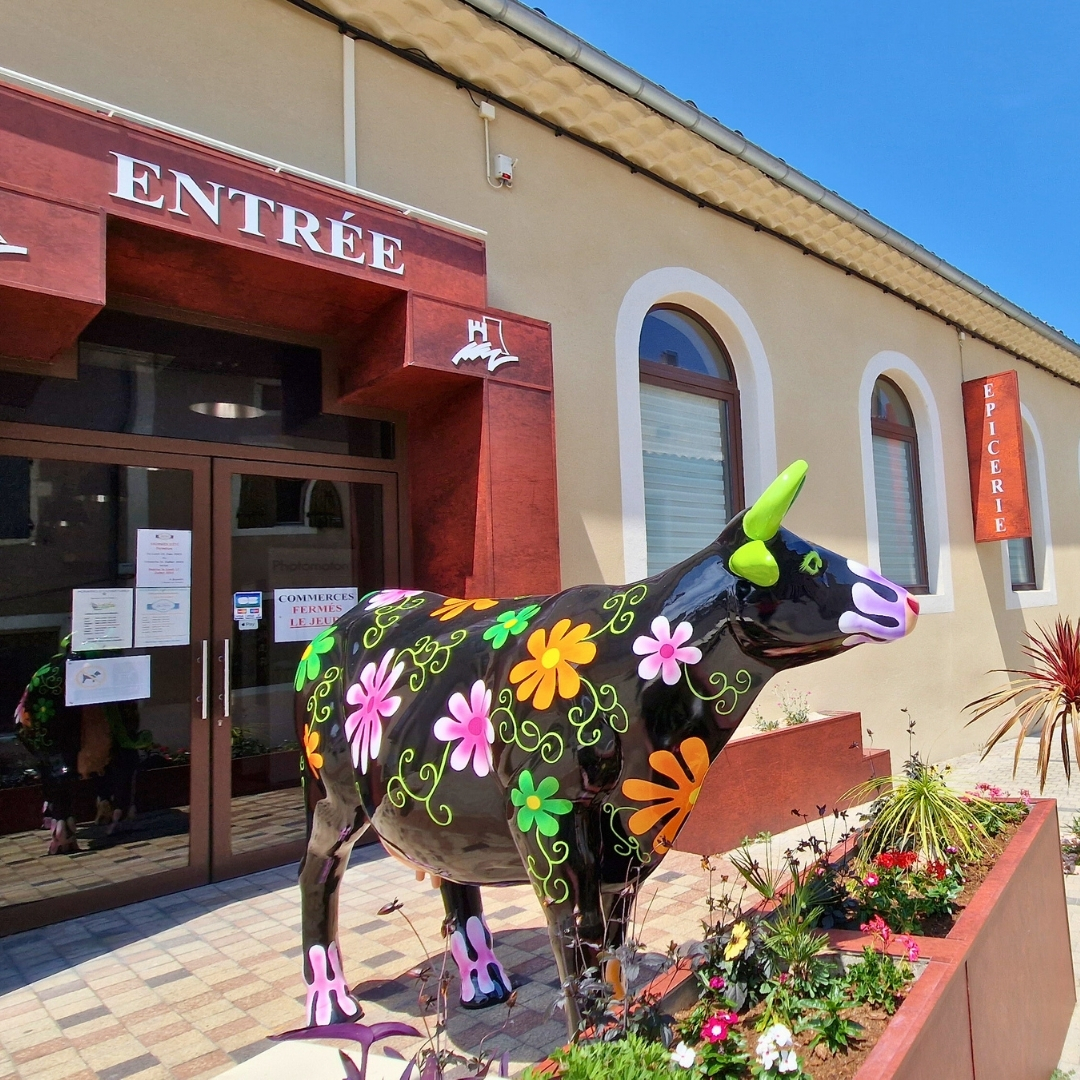 VILLE DE CRUAS 07 STATUE VACHE EN RESINE CRUAS 07