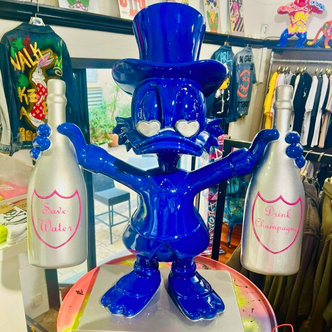 ONSTAGE ST TROPEZ 83 STATUE EN RESINE PICSOU ONSTAGE ST TROPEZ 83