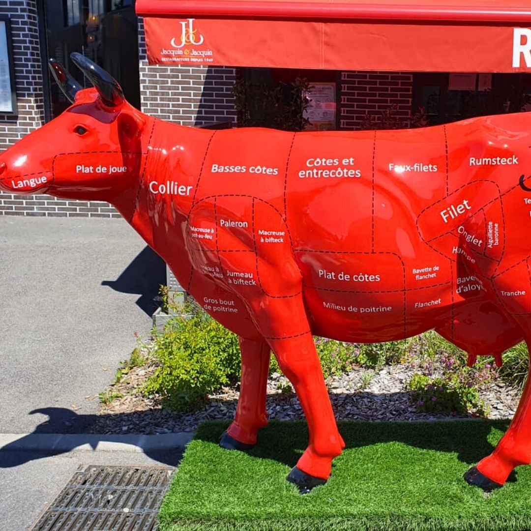 RESTAURANT COURTEPAILLE 74 STATUE VACHE EN RESINE QUARTIERS VIANDES COURTEPAILLE 74