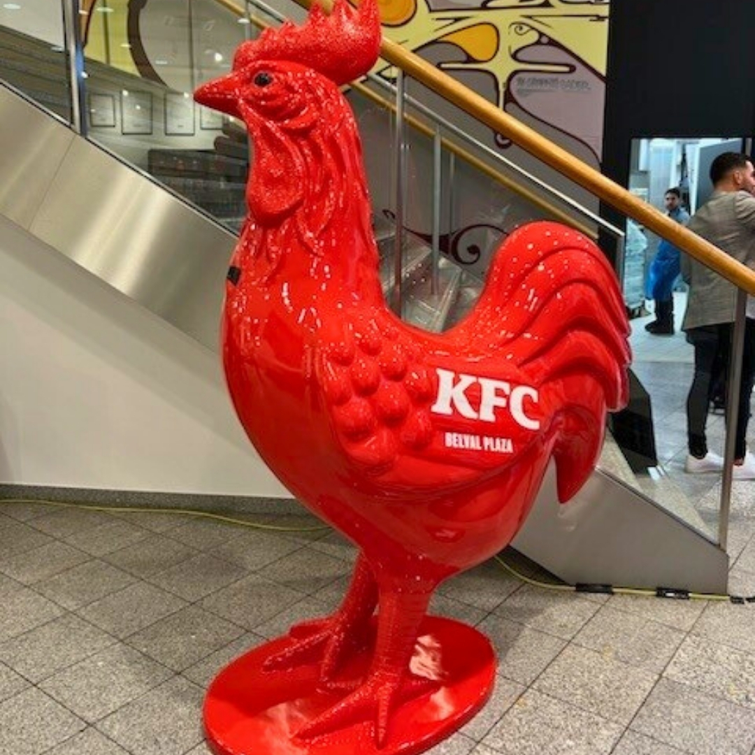 KFC LUXEMBOURG COQ EN RESINE GEANT KFC LUXEMBOURG