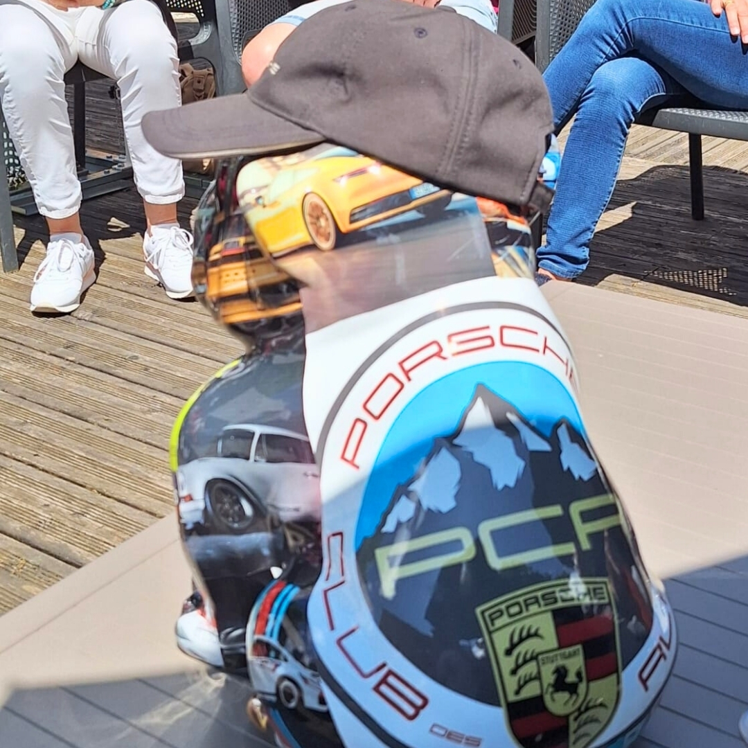 CLUB PORSCHE DES ALPES 74 BOULEDOGUE EN RESINE CLUB PORSCHE 74