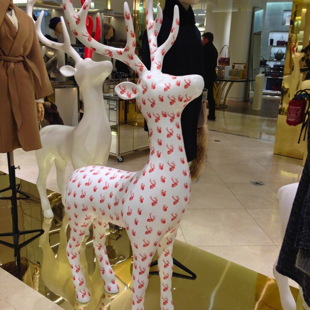 GRANDES GALERIES PARIS CERFS EN RESINE GALERIES MARCHANDES PARIS