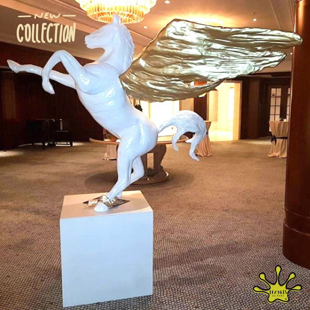 STATUE EN RESINE CHEVAL PEGAZ SUR SOCLE STATUE EN RESINE CHEVAL PEGAZ SUR SOCLE