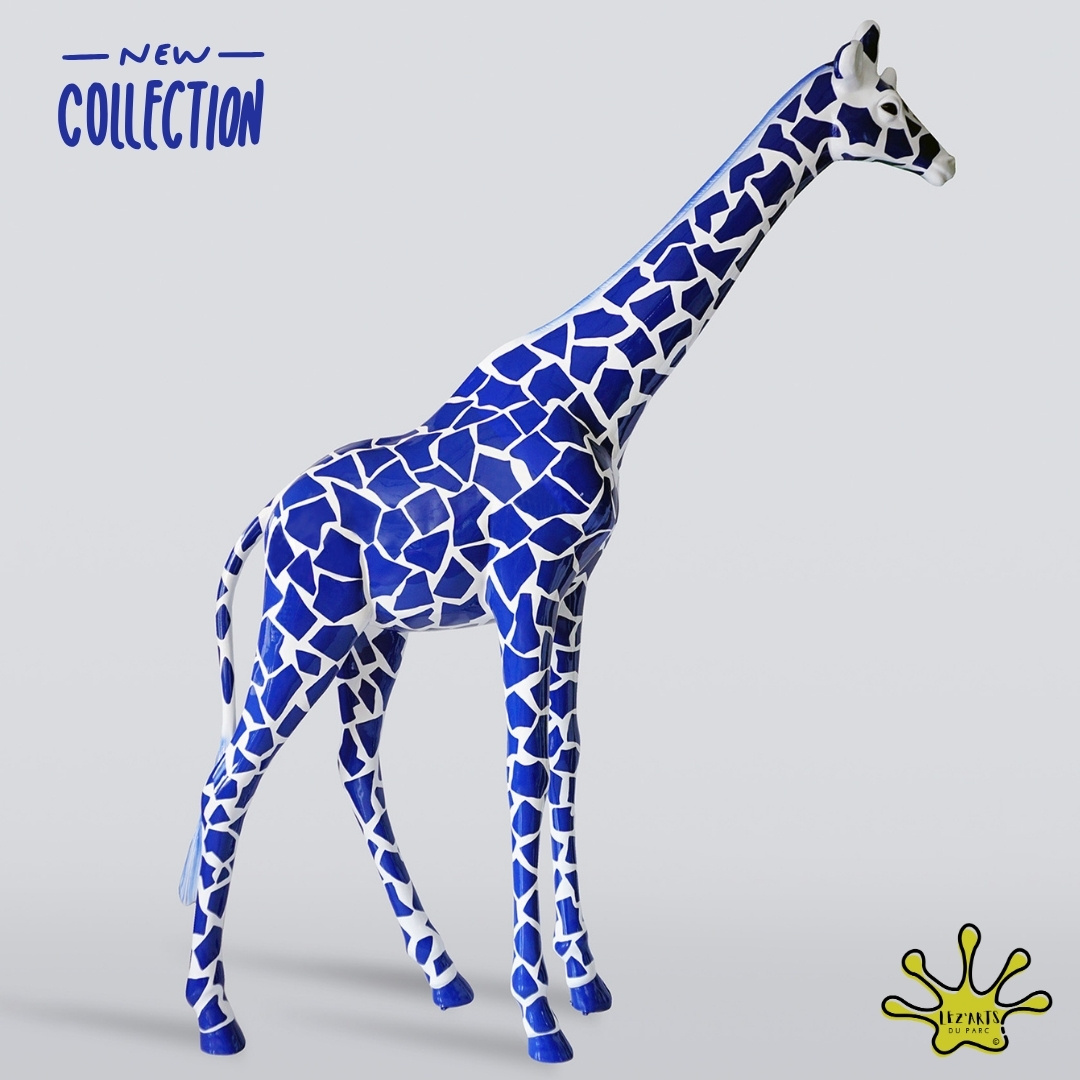 STATUE EN RESINE GIRAFE TACHES BLEUES XXL STATUE EN RESINE GIRAFE TACHES BLEUES XXL