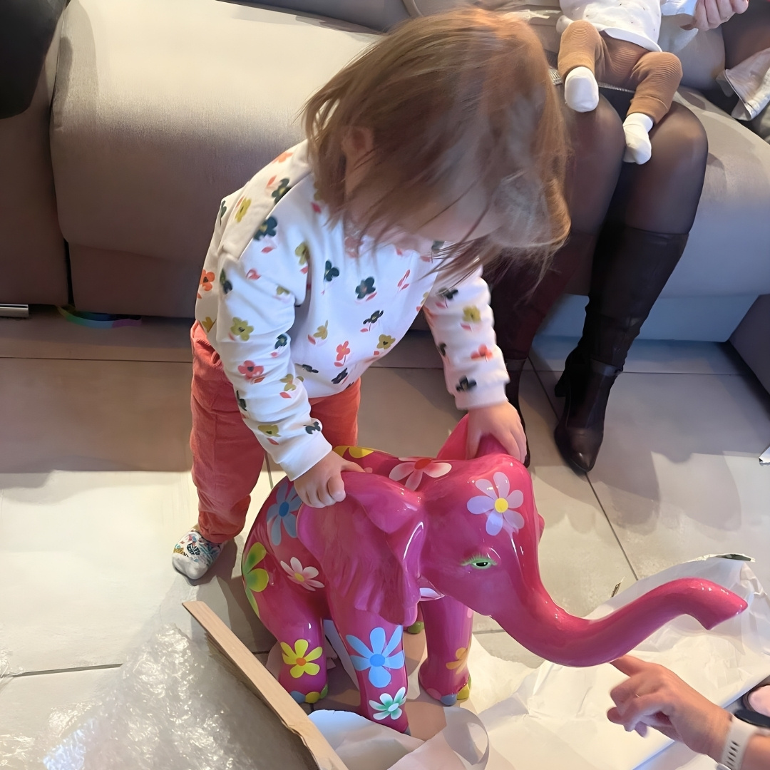 STATUE ELEPHANTEAU ROSE FLEURS AVEC PRENOM