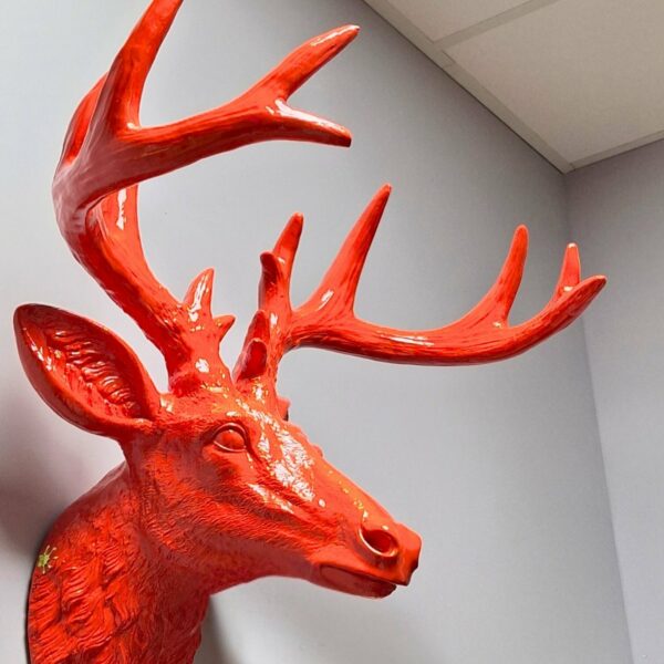 TROPHEE EN RESINE TETE DE CERF ROUGE