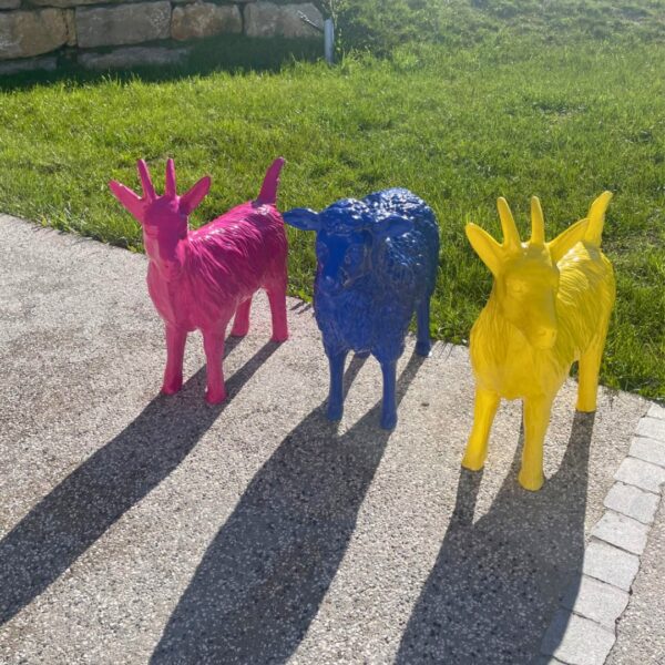 STATUE CHEVRE EN RESINE COLOREE