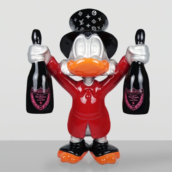 STATUE DE DONALD AVEC BOUTEILLES DE CHAMPAGNE