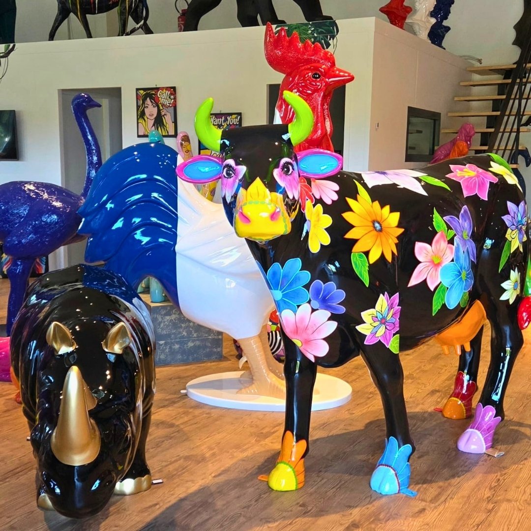 STATUE VACHE FLEURS FOND NOIR