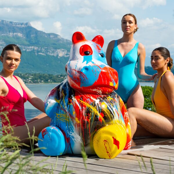STATUE HIPPOPOTAME EN RESINE ASSIS SPLASH