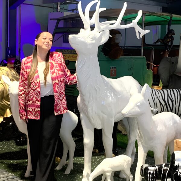 STATUE DE CERF EN RESINE TETE HAUTE