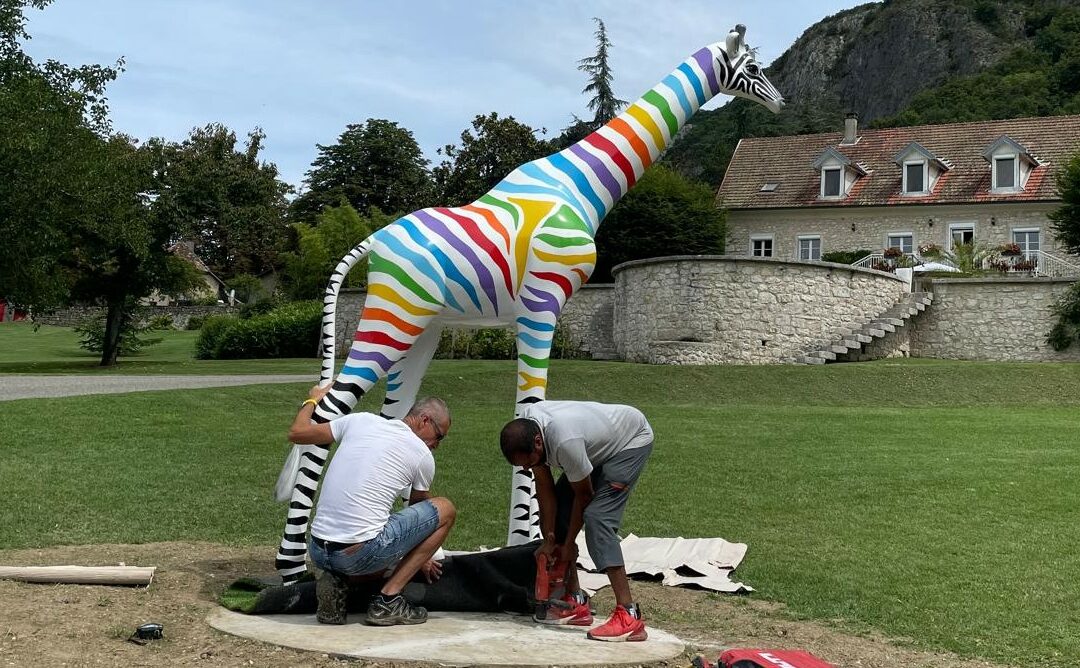 INSTALLATION GIRAFE EN RESINE XXL