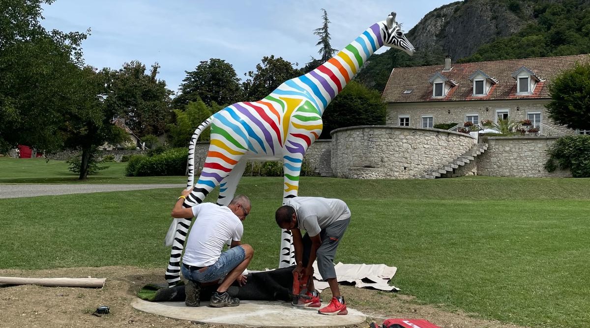 INSTALLATION GIRAFE EN RESINE XXL