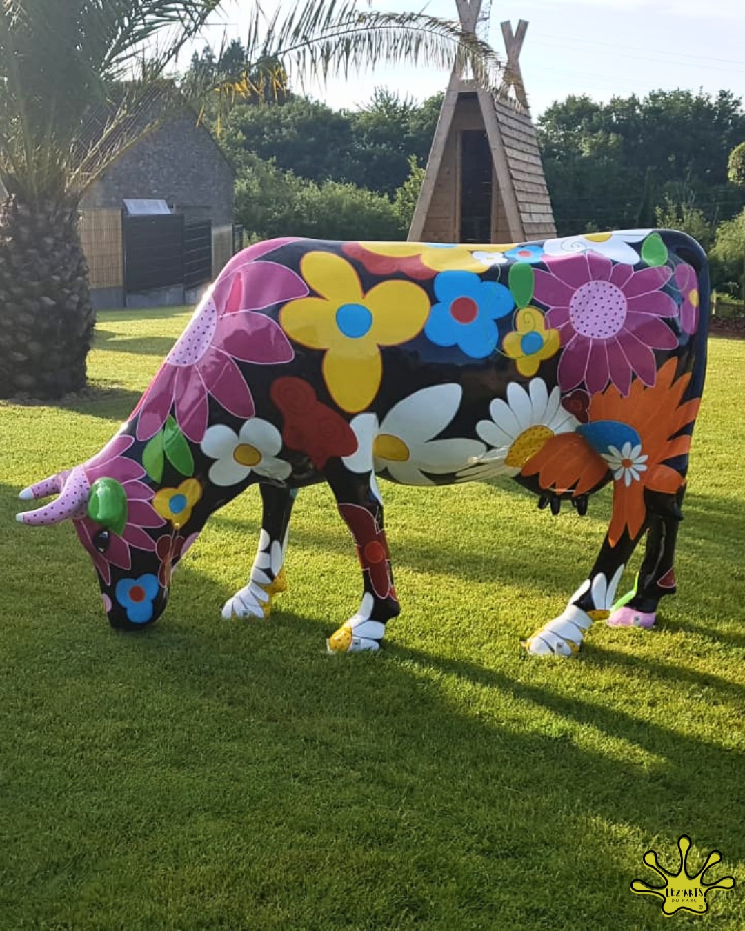 STATUE VACHE EN RESINE COW PARADE FLEURS TETE BASSE